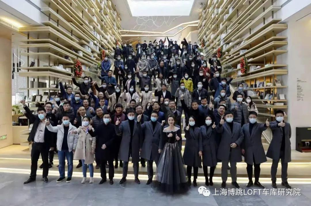 巴中全国一百多人在华侨城汉口道6号参观研讨LOFT专利车库技术！